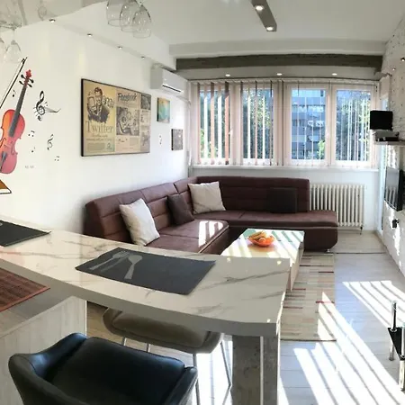 Lovely 2 Apartment *